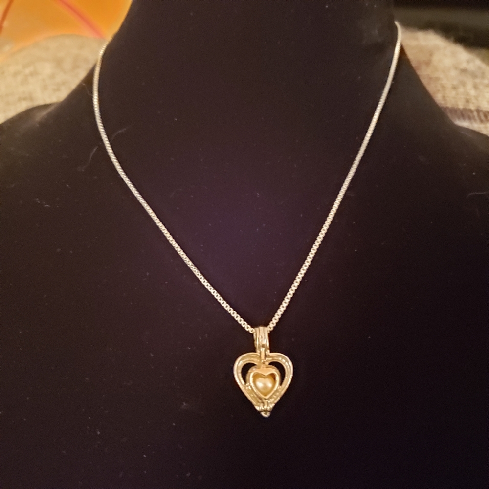 Lucas Lameth SS Heart in heart pearl necklace